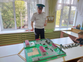 "На страже Родины" тематическая встреча "На страже Родины" тематическая встреча.